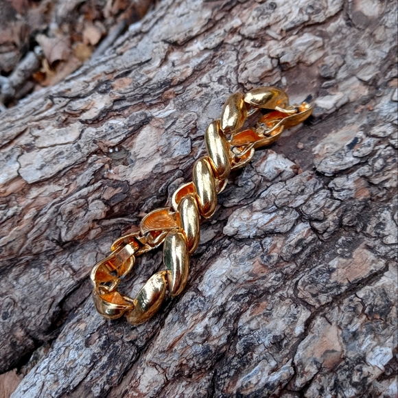 Jewelry - Vintage 🍂🦒 Gold Tone 💥💛 Bracelet